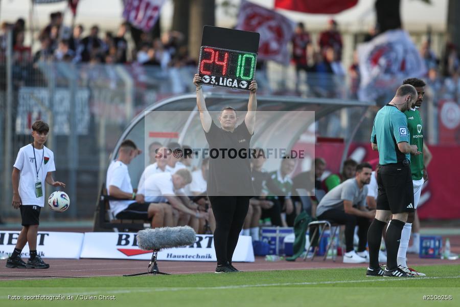 sport, action, Schweinfurt, Sachs-Stadion, SVW, SV Wehen Wiesbaden, Fussball, FCS, DFB, 4. Spieltag, 31.08.2025, 3. Liga, 1. FC Schweinfurt 1905 - Bild-ID: 2506258