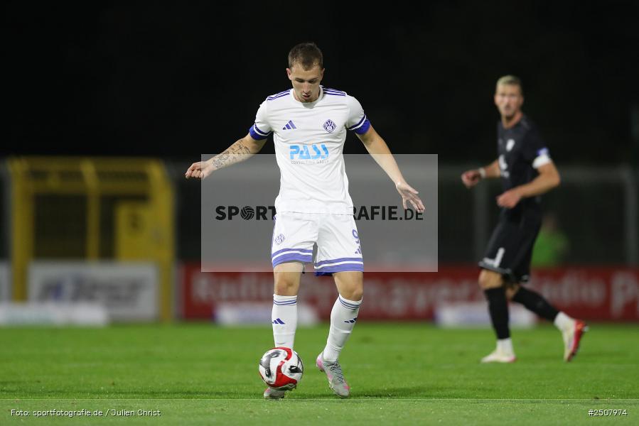 Stadion am Schönbusch, Aschaffenburg, 09.09.2025, sport, action, Fussball, BFV, Achtelfinale, Verbandspokal, FCS, SVA, 1. FC Schweinfurt 1905, SV Viktoria Aschaffenburg - Bild-ID: 2507974