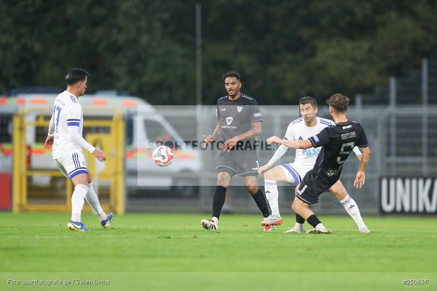 sport, action, Verbandspokal, Stadion am Schönbusch, SVA, SV Viktoria Aschaffenburg, Fussball, FCS, BFV, Aschaffenburg, Achtelfinale, 1. FC Schweinfurt 1905, 09.09.2025 - Bild-ID: 2508317