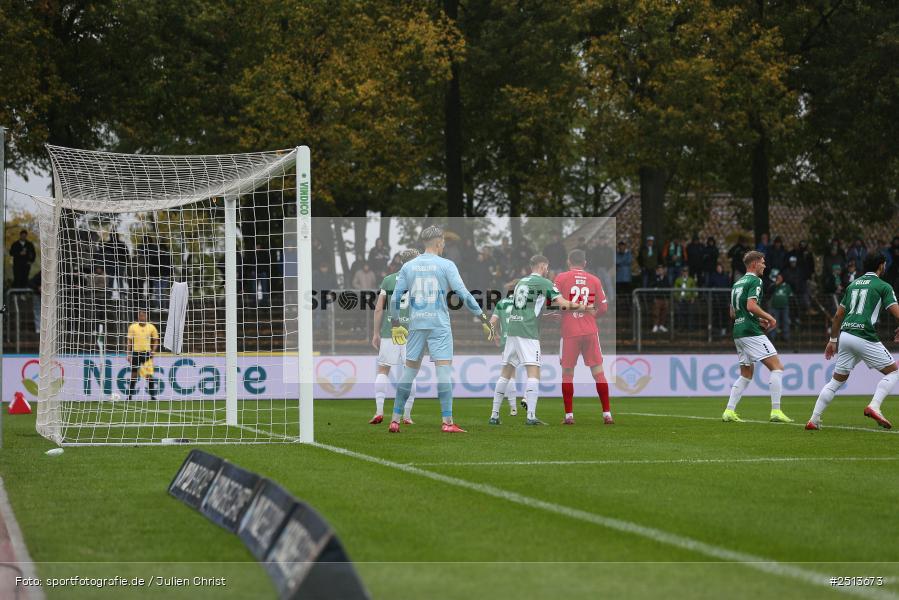 sport, action, Schweinfurt, Sachs-Stadion, SCV, SC Verl, Fussball, FCS, DFB, 3. Liga, 10. Spieltag, 1. FC Schweinfurt 1905, 04.10.2025 - Bild-ID: 2513673