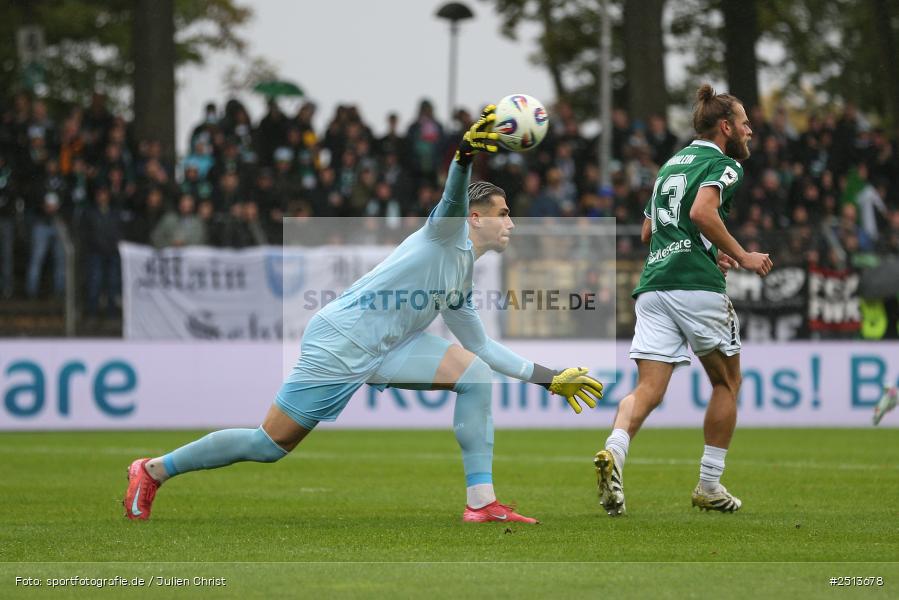 sport, action, Schweinfurt, Sachs-Stadion, SCV, SC Verl, Fussball, FCS, DFB, 3. Liga, 10. Spieltag, 1. FC Schweinfurt 1905, 04.10.2025 - Bild-ID: 2513678