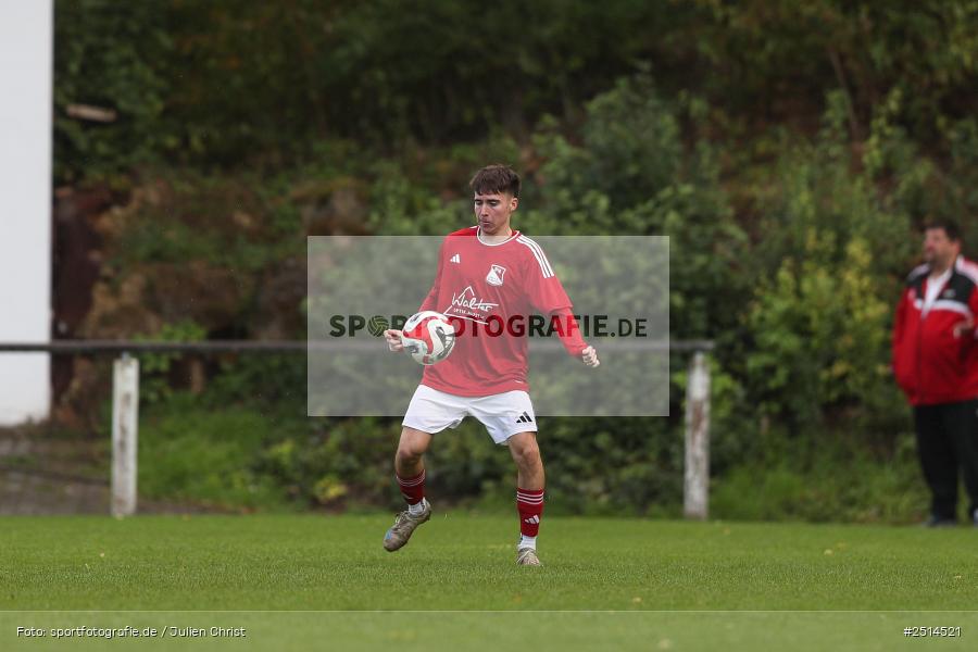 sport, action, TG Höchberg, Sportgelände, SV Birkenfeld, Fussball, Birkenfeld, Bezirksliga Unterfranken West, BFV, 12. Spieltag, 05.10.2025 - Bild-ID: 2514521