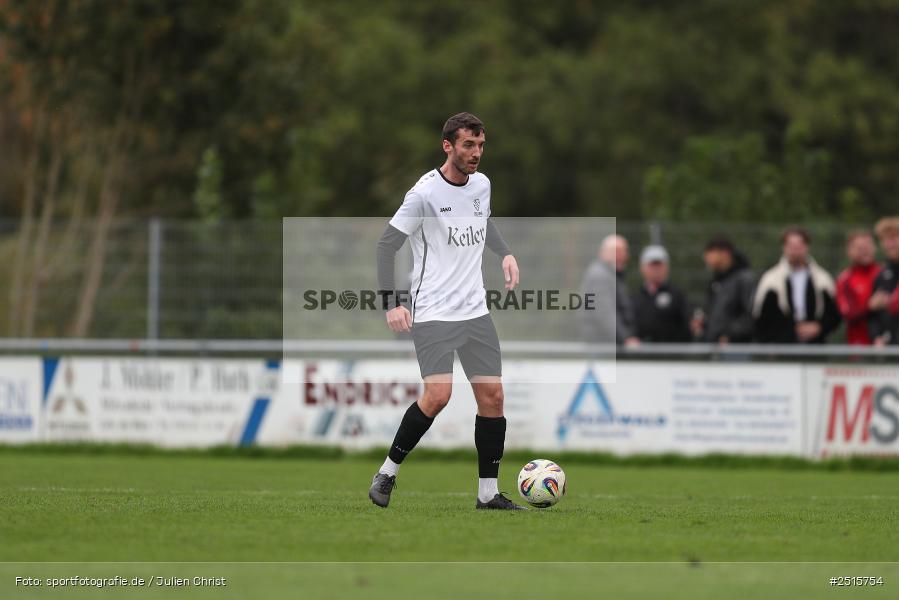 sport, action, TSV Lohr, TSV, Sportgelände, Lohr am Main, FCV, FC Viktoria Mömlingen, Bezirksliga Unterfranken West, BFV, 13. Spieltag, 12.10.2025 - Bild-ID: 2515754