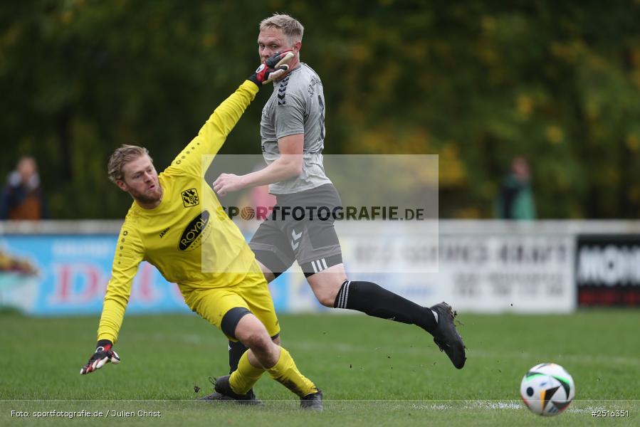sport, action, Sportgelände, Karlstadt, Fussball, FV Karlstadt II, BFV, A-Klasse Würzburg Gr. 4, 12.10.2025, 11. Spieltag, (SG 1) SC Roßbrunn-Mädelhofen/TSV Uettingen II - Bild-ID: 2516351