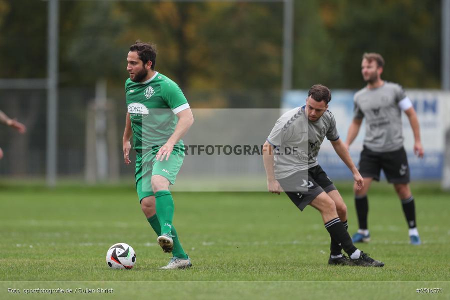 sport, action, Sportgelände, Karlstadt, Fussball, FV Karlstadt II, BFV, A-Klasse Würzburg Gr. 4, 12.10.2025, 11. Spieltag, (SG 1) SC Roßbrunn-Mädelhofen/TSV Uettingen II - Bild-ID: 2516371