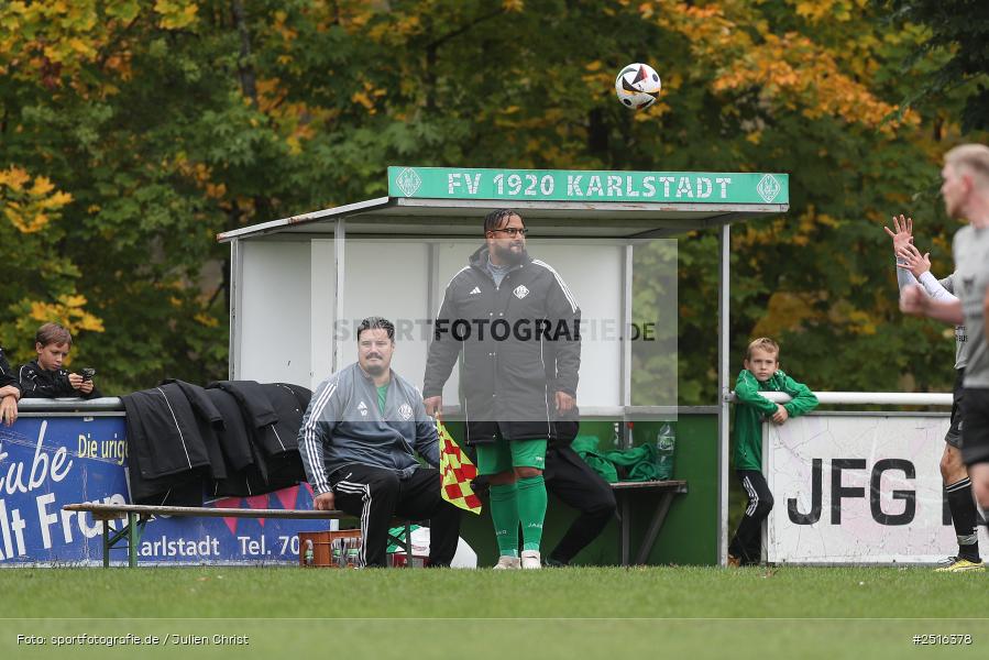 sport, action, Sportgelände, Karlstadt, Fussball, FV Karlstadt II, BFV, A-Klasse Würzburg Gr. 4, 12.10.2025, 11. Spieltag, (SG 1) SC Roßbrunn-Mädelhofen/TSV Uettingen II - Bild-ID: 2516378