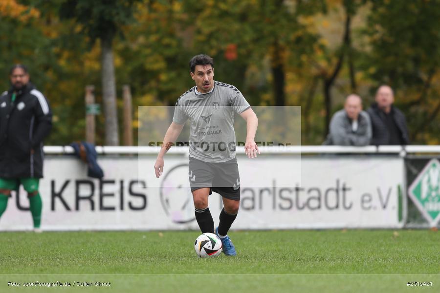 sport, action, Sportgelände, Karlstadt, Fussball, FV Karlstadt II, BFV, A-Klasse Würzburg Gr. 4, 12.10.2025, 11. Spieltag, (SG 1) SC Roßbrunn-Mädelhofen/TSV Uettingen II - Bild-ID: 2516421