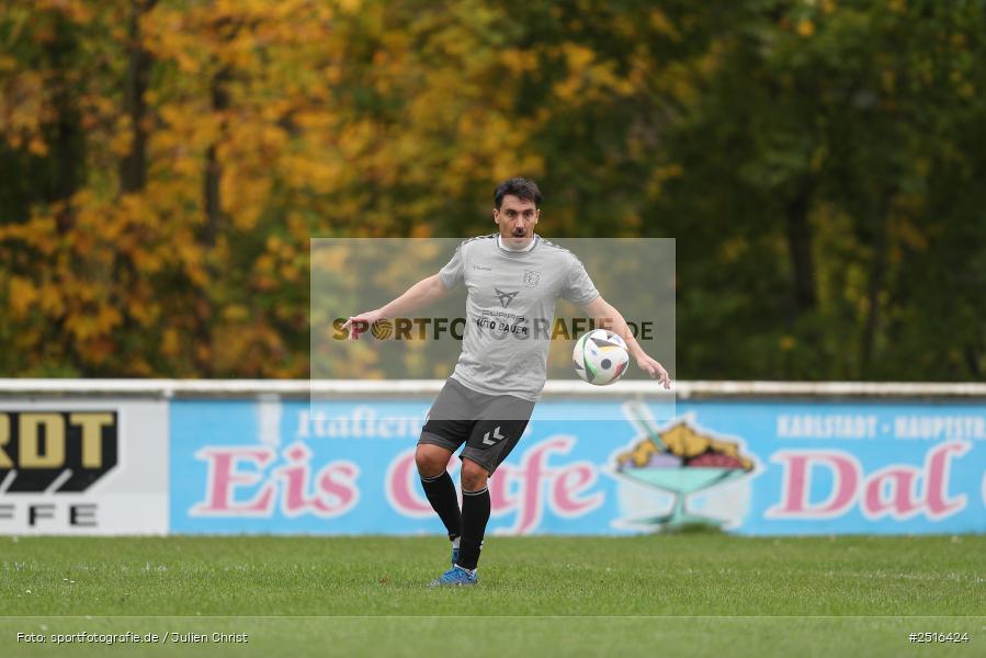 sport, action, Sportgelände, Karlstadt, Fussball, FV Karlstadt II, BFV, A-Klasse Würzburg Gr. 4, 12.10.2025, 11. Spieltag, (SG 1) SC Roßbrunn-Mädelhofen/TSV Uettingen II - Bild-ID: 2516424