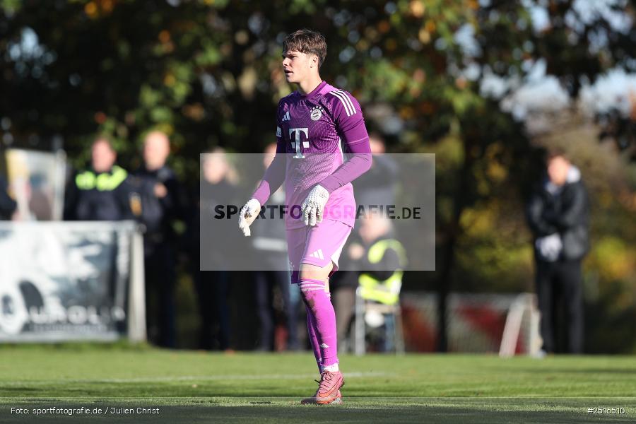 NGN Arena, Aubstadt, 18.10.2025, sport, action, Fussball, BFV, 14. Spieltag, Regionalliga Bayern, FCB, AUB, FC Bayern München II, TSV Aubstadt - Bild-ID: 2516510