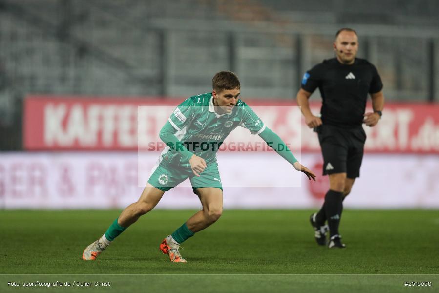 sport, action, Würzburg, SpVgg Greuther Fürth II, SGF, Regionalliga Bayern, Fussball, FWK, FC Würzburger Kickers, BFV, AKON Arena, 17.10.2025, 14. Spieltag - Bild-ID: 2516650