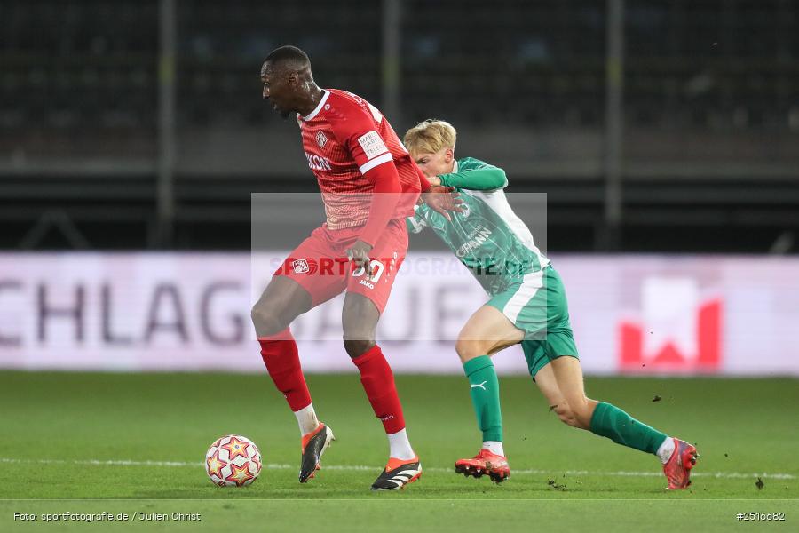 sport, action, Würzburg, SpVgg Greuther Fürth II, SGF, Regionalliga Bayern, Fussball, FWK, FC Würzburger Kickers, BFV, AKON Arena, 17.10.2025, 14. Spieltag - Bild-ID: 2516682