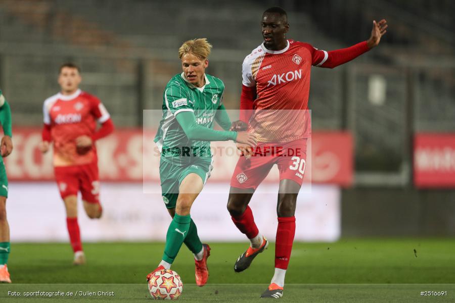 sport, action, Würzburg, SpVgg Greuther Fürth II, SGF, Regionalliga Bayern, Fussball, FWK, FC Würzburger Kickers, BFV, AKON Arena, 17.10.2025, 14. Spieltag - Bild-ID: 2516691
