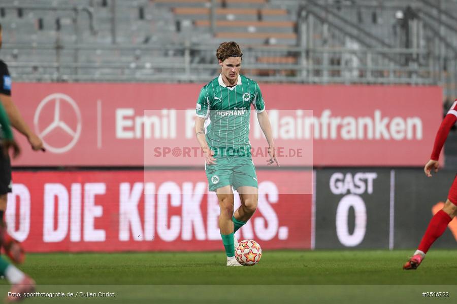 sport, action, Würzburg, SpVgg Greuther Fürth II, SGF, Regionalliga Bayern, Fussball, FWK, FC Würzburger Kickers, BFV, AKON Arena, 17.10.2025, 14. Spieltag - Bild-ID: 2516722