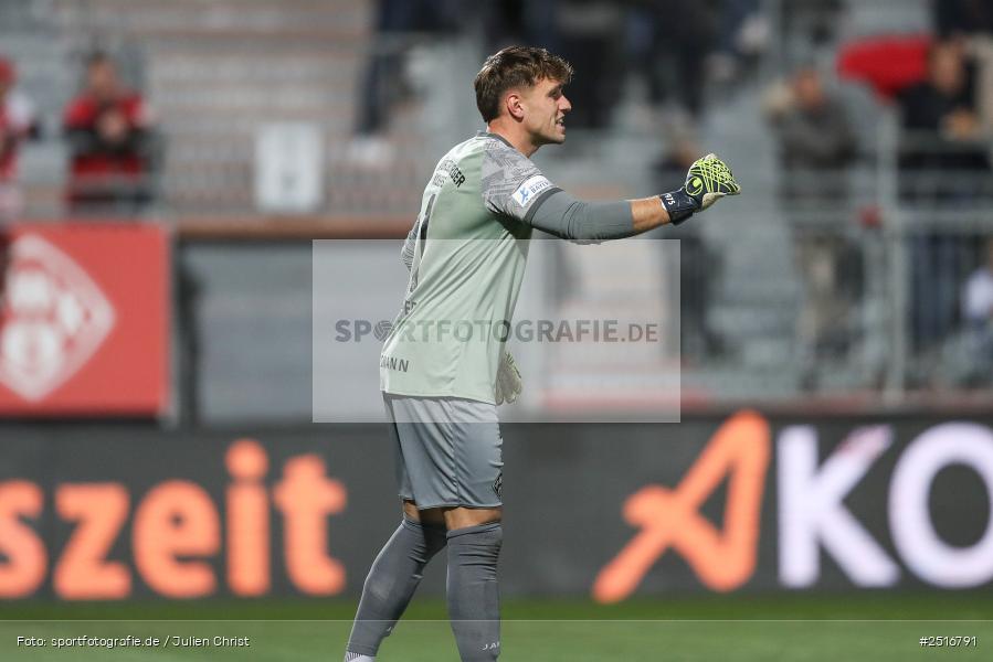 sport, action, Würzburg, SpVgg Greuther Fürth II, SGF, Regionalliga Bayern, Fussball, FWK, FC Würzburger Kickers, BFV, AKON Arena, 17.10.2025, 14. Spieltag - Bild-ID: 2516791