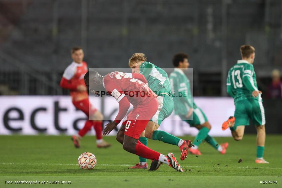 sport, action, Würzburg, SpVgg Greuther Fürth II, SGF, Regionalliga Bayern, Fussball, FWK, FC Würzburger Kickers, BFV, AKON Arena, 17.10.2025, 14. Spieltag - Bild-ID: 2516798