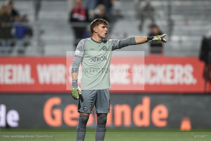 sport, action, Würzburg, SpVgg Greuther Fürth II, SGF, Regionalliga Bayern, Fussball, FWK, FC Würzburger Kickers, BFV, AKON Arena, 17.10.2025, 14. Spieltag - Bild-ID: 2516827