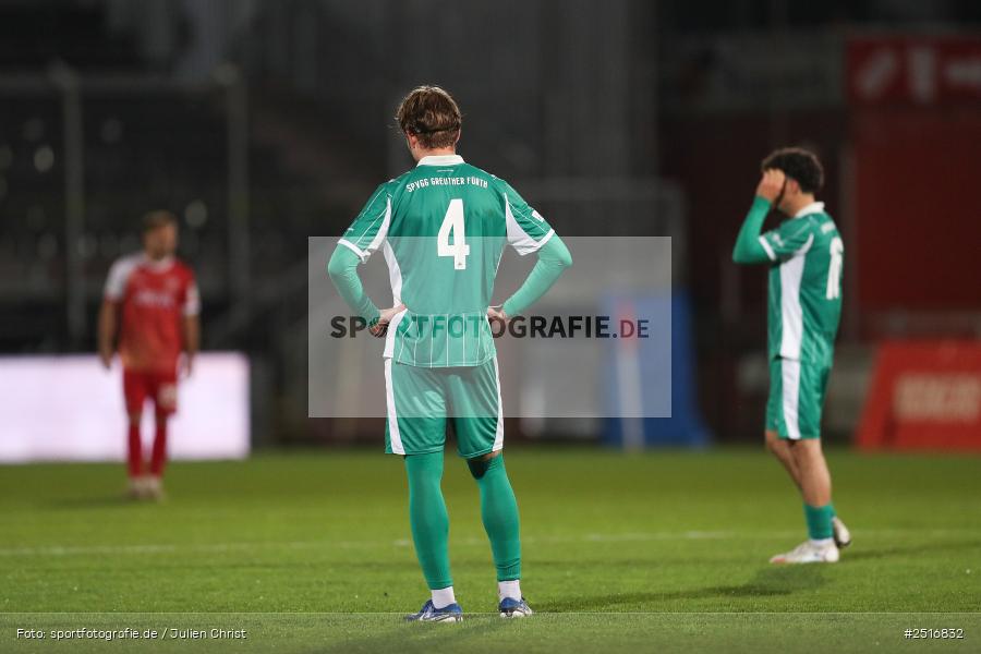 sport, action, Würzburg, SpVgg Greuther Fürth II, SGF, Regionalliga Bayern, Fussball, FWK, FC Würzburger Kickers, BFV, AKON Arena, 17.10.2025, 14. Spieltag - Bild-ID: 2516832