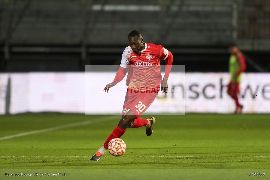 sport, action, Würzburg, SpVgg Greuther Fürth II, SGF, Regionalliga Bayern, Fussball, FWK, FC Würzburger Kickers, BFV, AKON Arena, 17.10.2025, 14. Spieltag - Bild-ID: 2516860