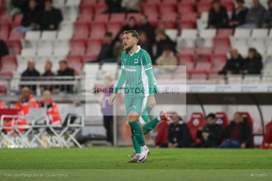 sport, action, Würzburg, SpVgg Greuther Fürth II, SGF, Regionalliga Bayern, Fussball, FWK, FC Würzburger Kickers, BFV, AKON Arena, 17.10.2025, 14. Spieltag - Bild-ID: 2516876