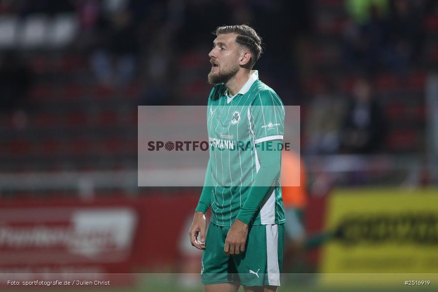 sport, action, Würzburg, SpVgg Greuther Fürth II, SGF, Regionalliga Bayern, Fussball, FWK, FC Würzburger Kickers, BFV, AKON Arena, 17.10.2025, 14. Spieltag - Bild-ID: 2516919