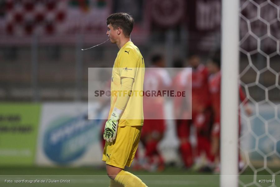 sport, action, Würzburg, SpVgg Greuther Fürth II, SGF, Regionalliga Bayern, Fussball, FWK, FC Würzburger Kickers, BFV, AKON Arena, 17.10.2025, 14. Spieltag - Bild-ID: 2516941