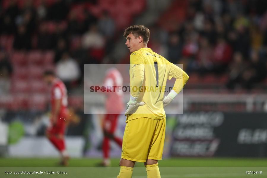 sport, action, Würzburg, SpVgg Greuther Fürth II, SGF, Regionalliga Bayern, Fussball, FWK, FC Würzburger Kickers, BFV, AKON Arena, 17.10.2025, 14. Spieltag - Bild-ID: 2516948