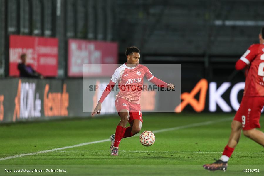 sport, action, Würzburg, SpVgg Greuther Fürth II, SGF, Regionalliga Bayern, Fussball, FWK, FC Würzburger Kickers, BFV, AKON Arena, 17.10.2025, 14. Spieltag - Bild-ID: 2516952