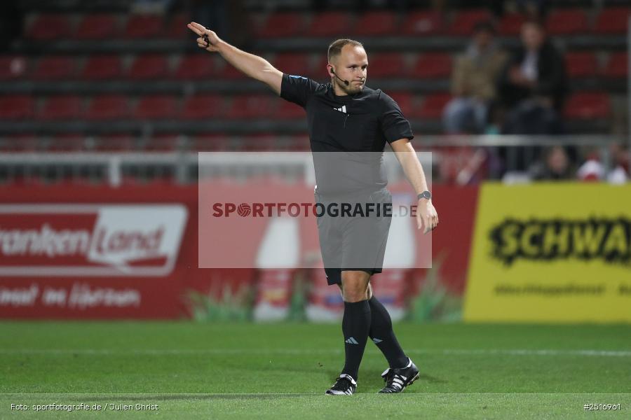 sport, action, Würzburg, SpVgg Greuther Fürth II, SGF, Regionalliga Bayern, Fussball, FWK, FC Würzburger Kickers, BFV, AKON Arena, 17.10.2025, 14. Spieltag - Bild-ID: 2516961