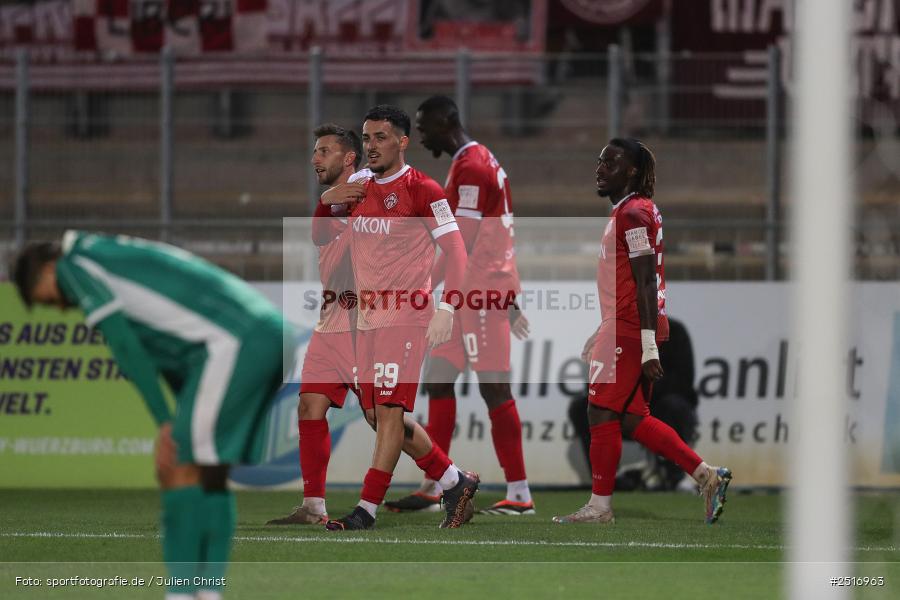 sport, action, Würzburg, SpVgg Greuther Fürth II, SGF, Regionalliga Bayern, Fussball, FWK, FC Würzburger Kickers, BFV, AKON Arena, 17.10.2025, 14. Spieltag - Bild-ID: 2516963