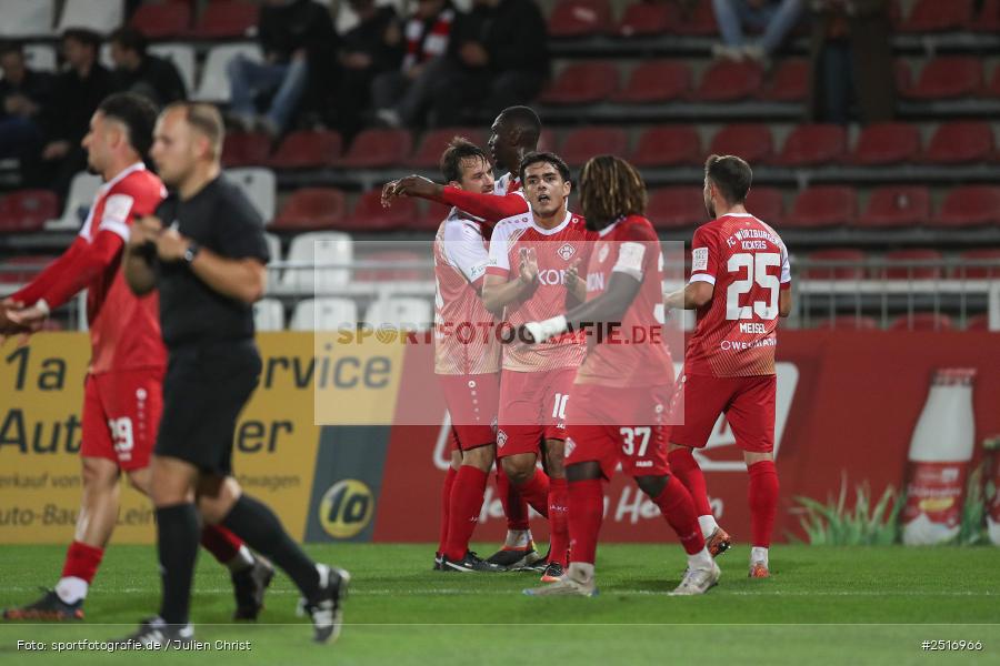 sport, action, Würzburg, SpVgg Greuther Fürth II, SGF, Regionalliga Bayern, Fussball, FWK, FC Würzburger Kickers, BFV, AKON Arena, 17.10.2025, 14. Spieltag - Bild-ID: 2516966