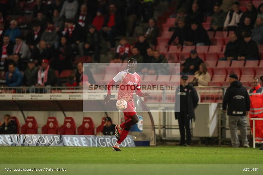 sport, action, Würzburg, SpVgg Greuther Fürth II, SGF, Regionalliga Bayern, Fussball, FWK, FC Würzburger Kickers, BFV, AKON Arena, 17.10.2025, 14. Spieltag - Bild-ID: 2516981