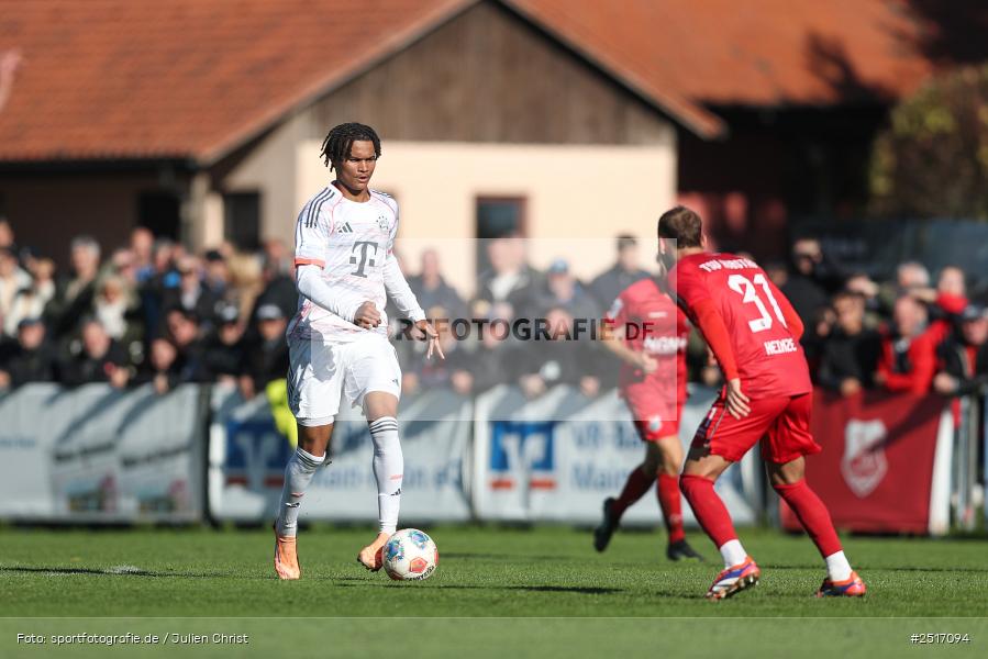 sport, action, TSV Aubstadt, Regionalliga Bayern, NGN Arena, Fussball, FCB, FC Bayern München II, BFV, Aubstadt, AUB, 18.10.2025, 14. Spieltag - Bild-ID: 2517094