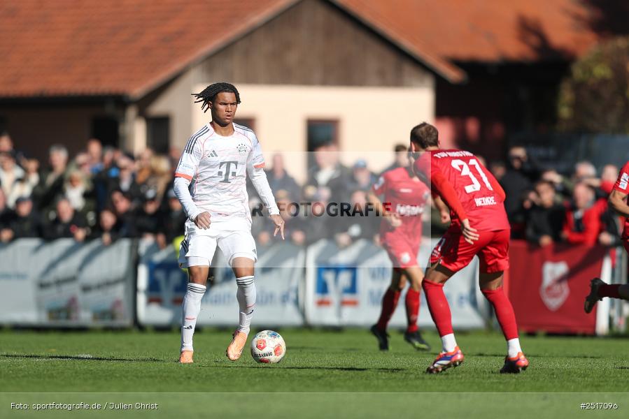 sport, action, TSV Aubstadt, Regionalliga Bayern, NGN Arena, Fussball, FCB, FC Bayern München II, BFV, Aubstadt, AUB, 18.10.2025, 14. Spieltag - Bild-ID: 2517096