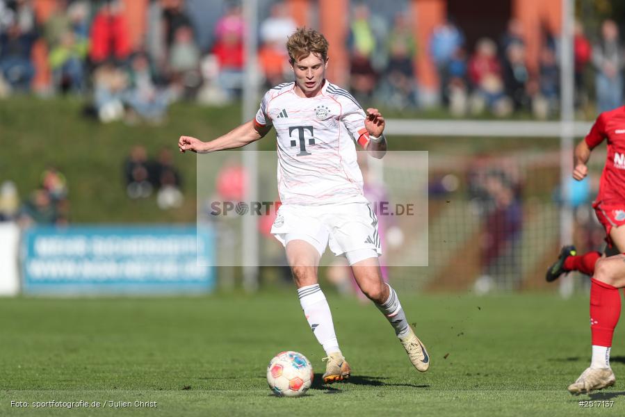 sport, action, TSV Aubstadt, Regionalliga Bayern, NGN Arena, Fussball, FCB, FC Bayern München II, BFV, Aubstadt, AUB, 18.10.2025, 14. Spieltag - Bild-ID: 2517137