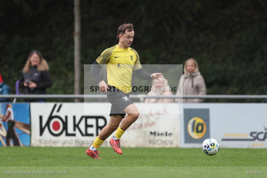 sport, action, Sportgelände, SpVgg Hösbach-Bahnhof, SpVgg Giebelstadt, Hösbach-Bahnhof, HOS, GIE, Fussball, Bezirksliga Unterfranken West, BFV, 19.10.2025, 14. Spieltag - Bild-ID: 2518251