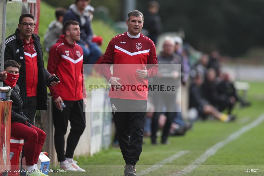 sport, action, Sportgelände, SpVgg Hösbach-Bahnhof, SpVgg Giebelstadt, Hösbach-Bahnhof, HOS, GIE, Fussball, Bezirksliga Unterfranken West, BFV, 19.10.2025, 14. Spieltag - Bild-ID: 2518271