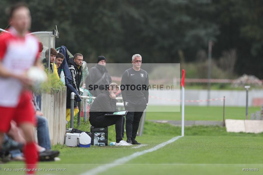 sport, action, Sportgelände, SpVgg Hösbach-Bahnhof, SpVgg Giebelstadt, Hösbach-Bahnhof, HOS, GIE, Fussball, Bezirksliga Unterfranken West, BFV, 19.10.2025, 14. Spieltag - Bild-ID: 2518283