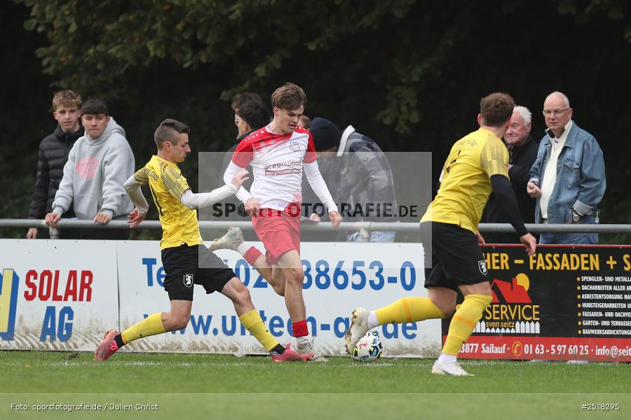 sport, action, Sportgelände, SpVgg Hösbach-Bahnhof, SpVgg Giebelstadt, Hösbach-Bahnhof, HOS, GIE, Fussball, Bezirksliga Unterfranken West, BFV, 19.10.2025, 14. Spieltag - Bild-ID: 2518295