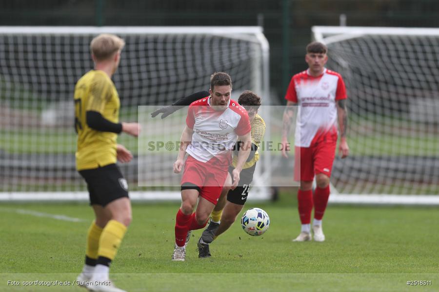 sport, action, Sportgelände, SpVgg Hösbach-Bahnhof, SpVgg Giebelstadt, Hösbach-Bahnhof, HOS, GIE, Fussball, Bezirksliga Unterfranken West, BFV, 19.10.2025, 14. Spieltag - Bild-ID: 2518311