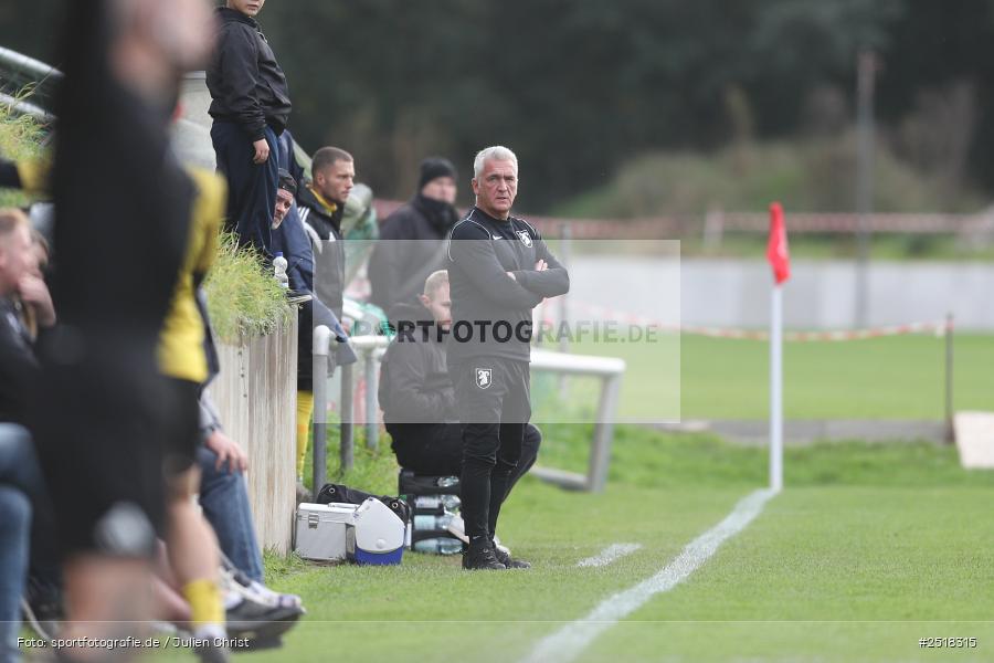 sport, action, Sportgelände, SpVgg Hösbach-Bahnhof, SpVgg Giebelstadt, Hösbach-Bahnhof, HOS, GIE, Fussball, Bezirksliga Unterfranken West, BFV, 19.10.2025, 14. Spieltag - Bild-ID: 2518315
