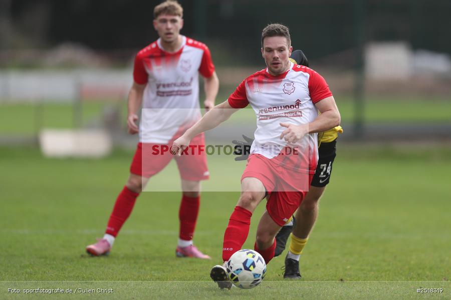 sport, action, Sportgelände, SpVgg Hösbach-Bahnhof, SpVgg Giebelstadt, Hösbach-Bahnhof, HOS, GIE, Fussball, Bezirksliga Unterfranken West, BFV, 19.10.2025, 14. Spieltag - Bild-ID: 2518319