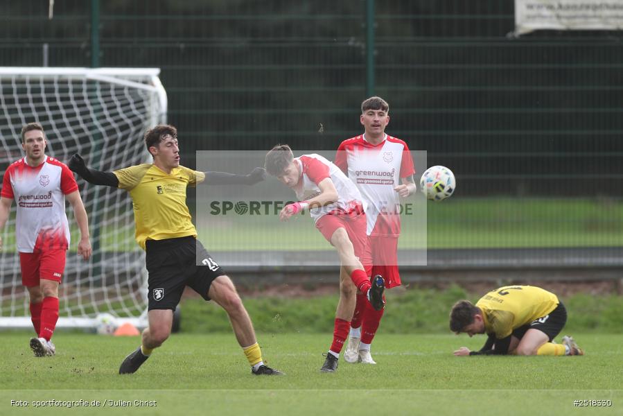 sport, action, Sportgelände, SpVgg Hösbach-Bahnhof, SpVgg Giebelstadt, Hösbach-Bahnhof, HOS, GIE, Fussball, Bezirksliga Unterfranken West, BFV, 19.10.2025, 14. Spieltag - Bild-ID: 2518330