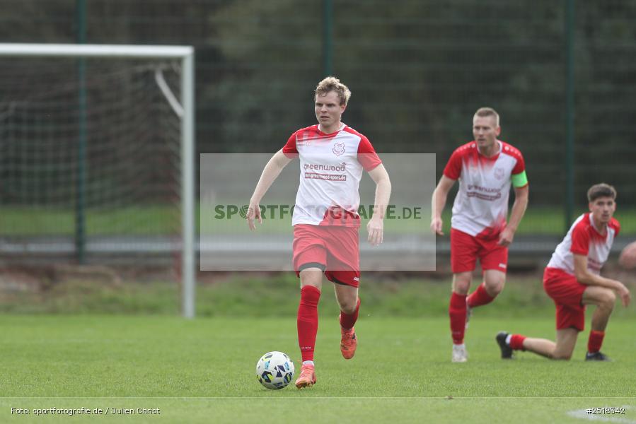 sport, action, Sportgelände, SpVgg Hösbach-Bahnhof, SpVgg Giebelstadt, Hösbach-Bahnhof, HOS, GIE, Fussball, Bezirksliga Unterfranken West, BFV, 19.10.2025, 14. Spieltag - Bild-ID: 2518342