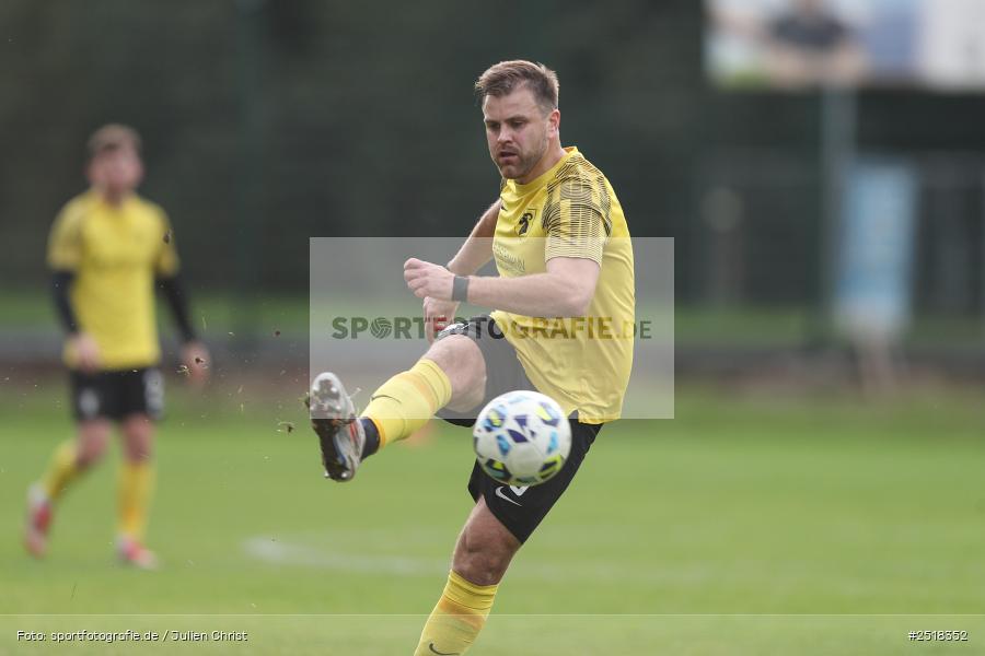 sport, action, Sportgelände, SpVgg Hösbach-Bahnhof, SpVgg Giebelstadt, Hösbach-Bahnhof, HOS, GIE, Fussball, Bezirksliga Unterfranken West, BFV, 19.10.2025, 14. Spieltag - Bild-ID: 2518352