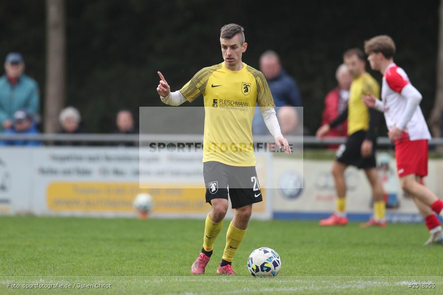 sport, action, Sportgelände, SpVgg Hösbach-Bahnhof, SpVgg Giebelstadt, Hösbach-Bahnhof, HOS, GIE, Fussball, Bezirksliga Unterfranken West, BFV, 19.10.2025, 14. Spieltag - Bild-ID: 2518353