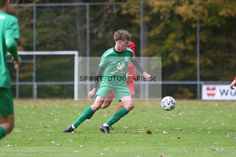 sport, action, Sportgelände, Kreisliga Würzburg Gr. 2, Gemünden-Seifriedsburg, Fussball, FVT, FVGS, FV Thüngersheim, FV Gemünden/Seifriedsburg, BFV, 26.10.2025, 15. Spieltag - Bild-ID: 2519597