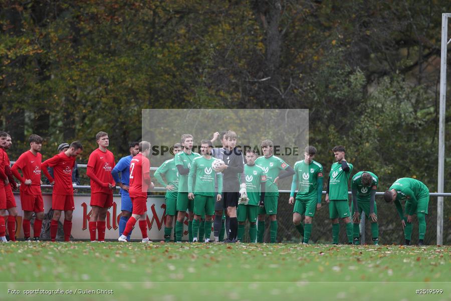 sport, action, Sportgelände, Kreisliga Würzburg Gr. 2, Gemünden-Seifriedsburg, Fussball, FVT, FVGS, FV Thüngersheim, FV Gemünden/Seifriedsburg, BFV, 26.10.2025, 15. Spieltag - Bild-ID: 2519599