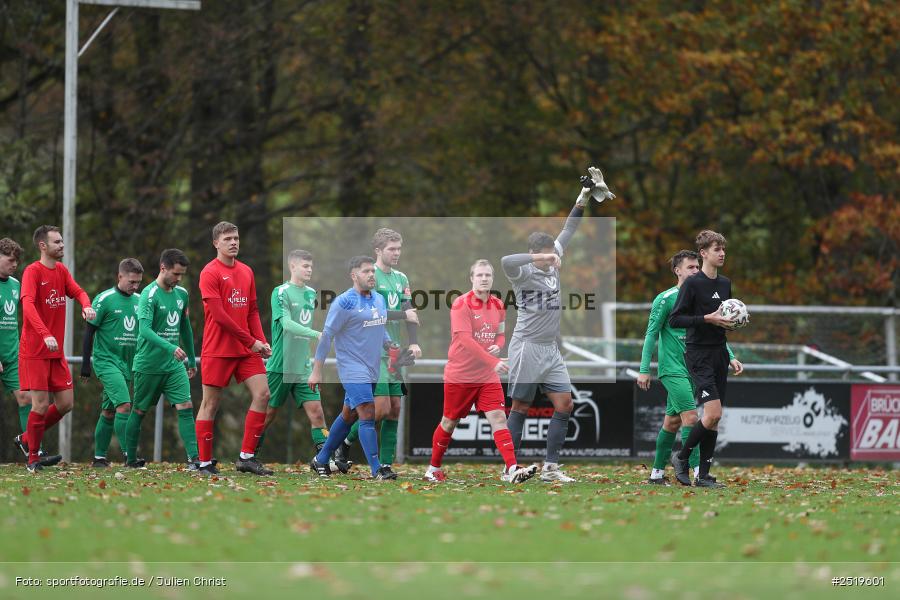 sport, action, Sportgelände, Kreisliga Würzburg Gr. 2, Gemünden-Seifriedsburg, Fussball, FVT, FVGS, FV Thüngersheim, FV Gemünden/Seifriedsburg, BFV, 26.10.2025, 15. Spieltag - Bild-ID: 2519601