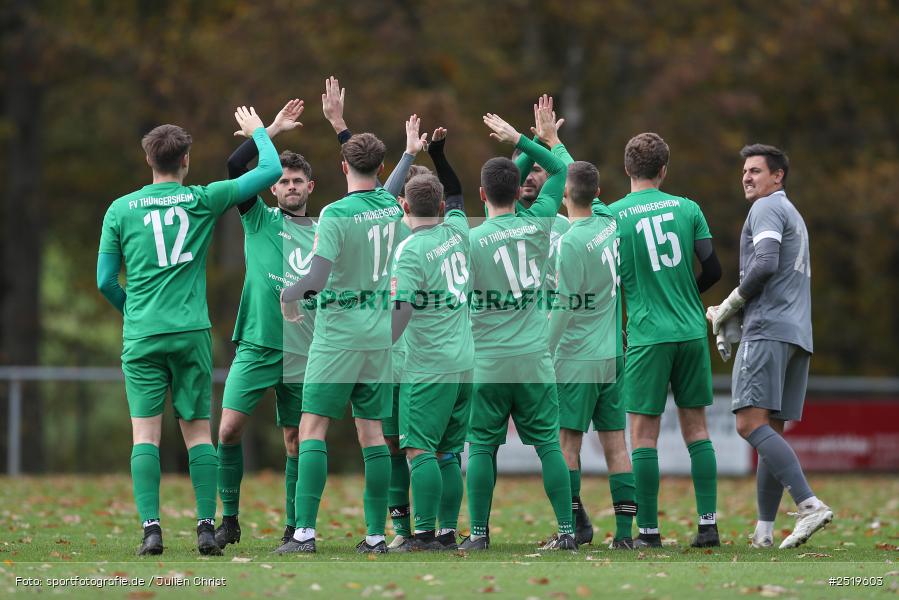 sport, action, Sportgelände, Kreisliga Würzburg Gr. 2, Gemünden-Seifriedsburg, Fussball, FVT, FVGS, FV Thüngersheim, FV Gemünden/Seifriedsburg, BFV, 26.10.2025, 15. Spieltag - Bild-ID: 2519603