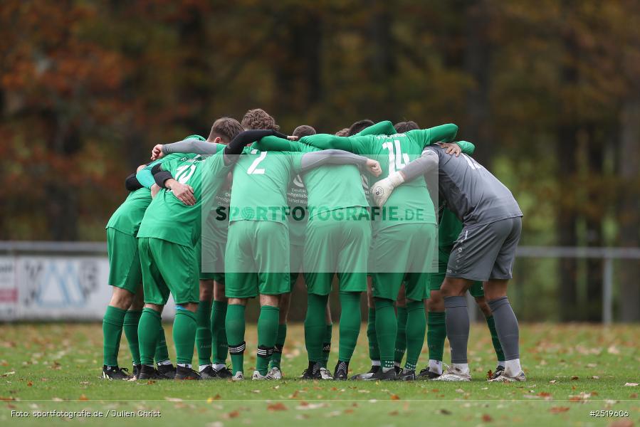 sport, action, Sportgelände, Kreisliga Würzburg Gr. 2, Gemünden-Seifriedsburg, Fussball, FVT, FVGS, FV Thüngersheim, FV Gemünden/Seifriedsburg, BFV, 26.10.2025, 15. Spieltag - Bild-ID: 2519606